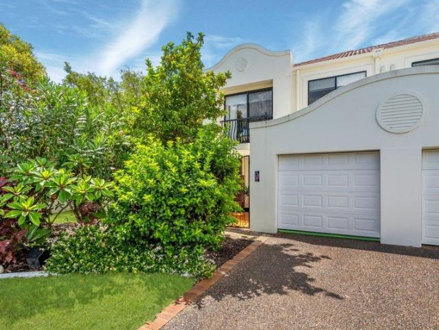 Townhouse for rent in Hope Island, Gold Coast City