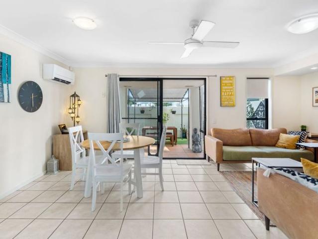 Townhouse for rent in Hope Island, Gold Coast City