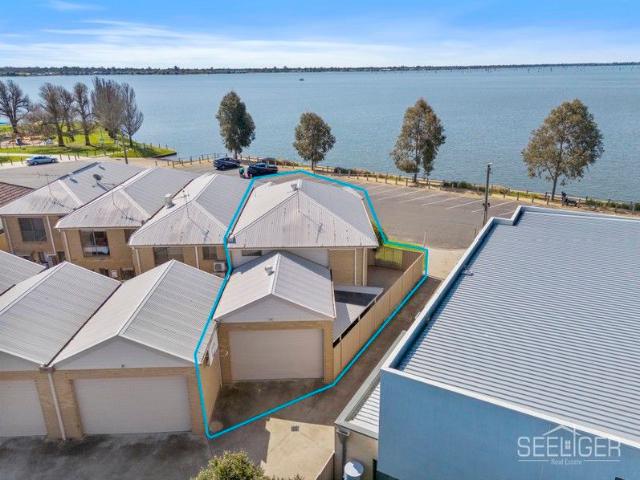 Townhouse for sale in Yarrawonga, Victoria