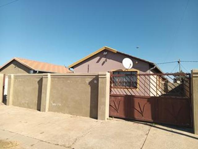 House for sale in Mohlakeng, Gauteng