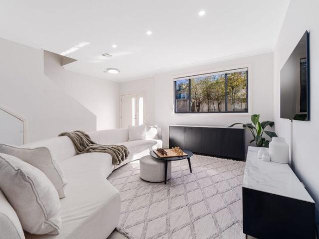 Townhouse for rent in Sydney, New South Wales