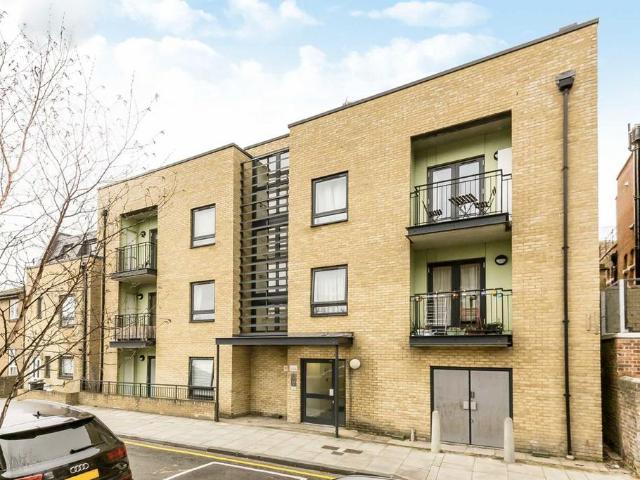 Apartment for rent in Poplar Grove, Greater London