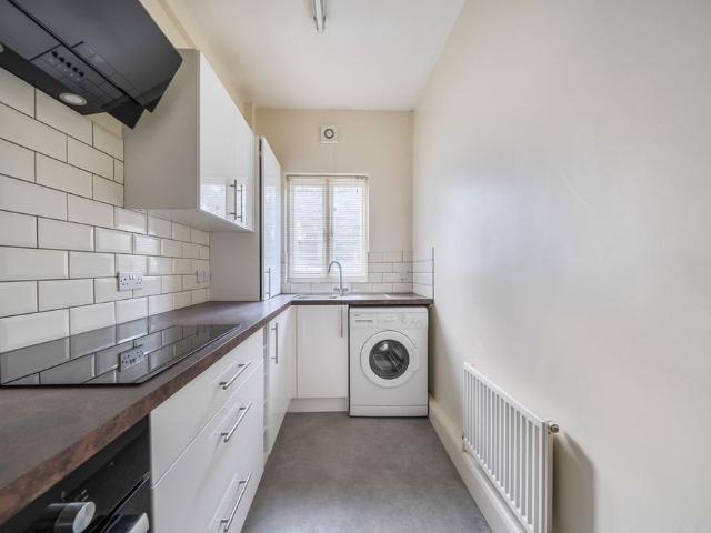 Apartment for rent in Fole, Surrey
