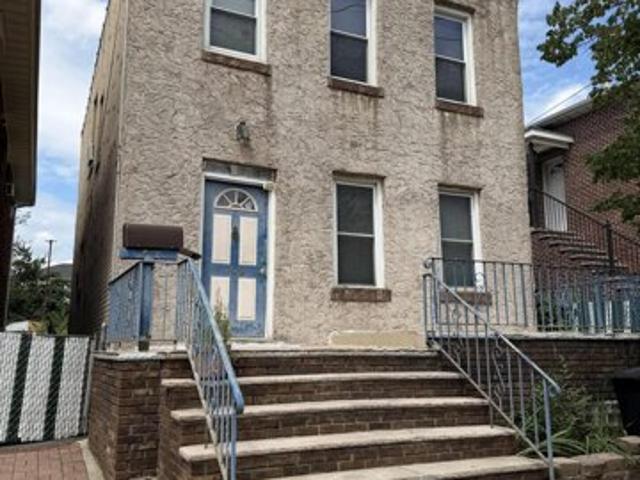 House for sale in Lyndhurst, New Jersey