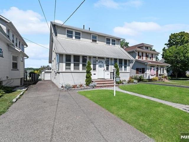 House for sale in Lyndhurst, New Jersey