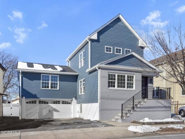 House for sale in Lyndhurst, New Jersey