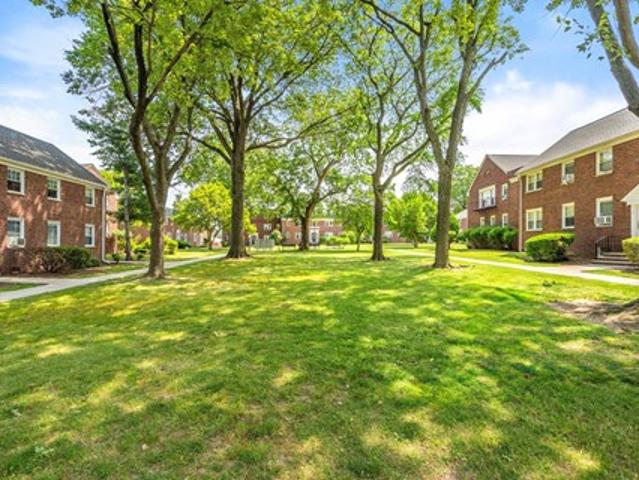 Apartment for rent in Clifton