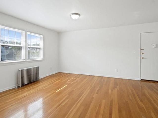 Apartment for rent in Clifton