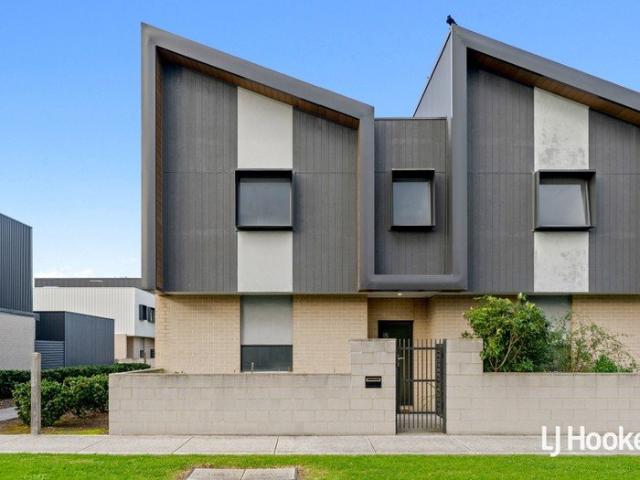 Townhouse for sale in Camerons Creek, Victoria