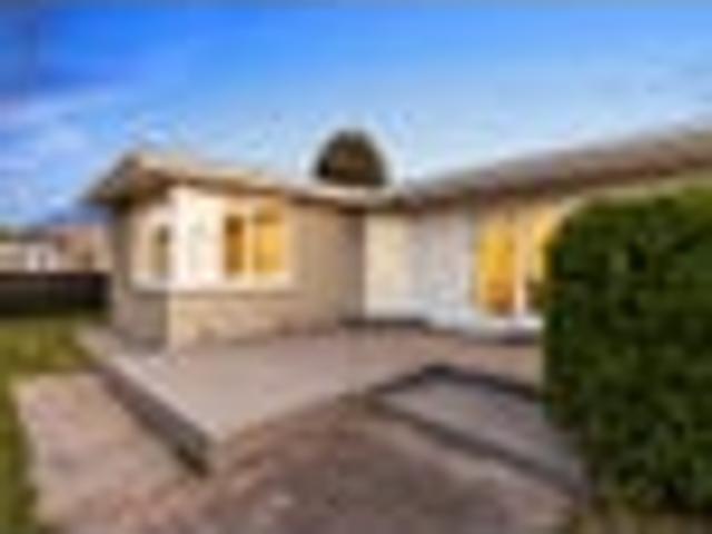 House for sale in Chaslands, Canterbury