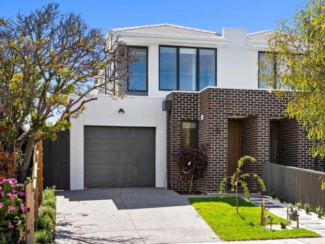 Townhouse for sale in Seaholme, Melbourne