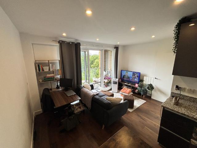 Apartment for rent in Horn Park, Greater London