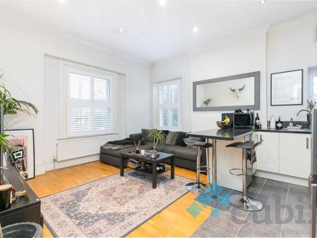 Apartment for rent in London Borough of Merton, Merton Park