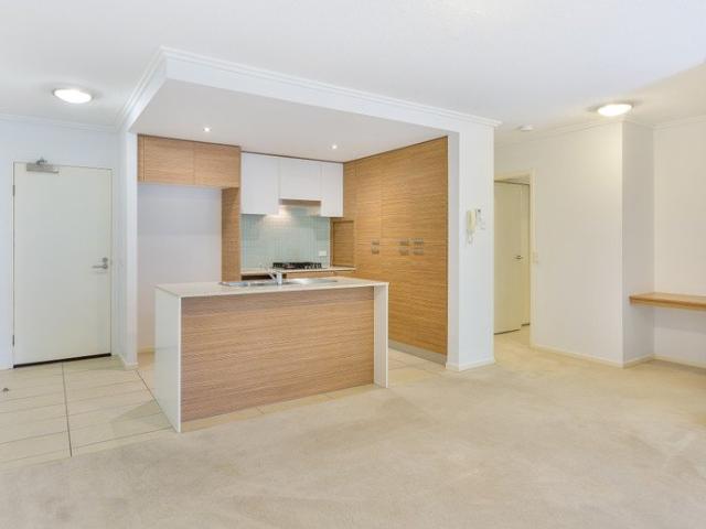 Apartment for rent in Parklands Village, Gold Coast City