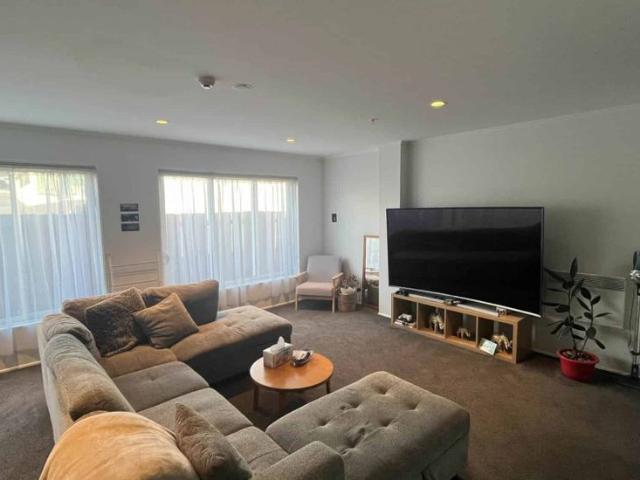 House for rent in Oratia, Oroua County