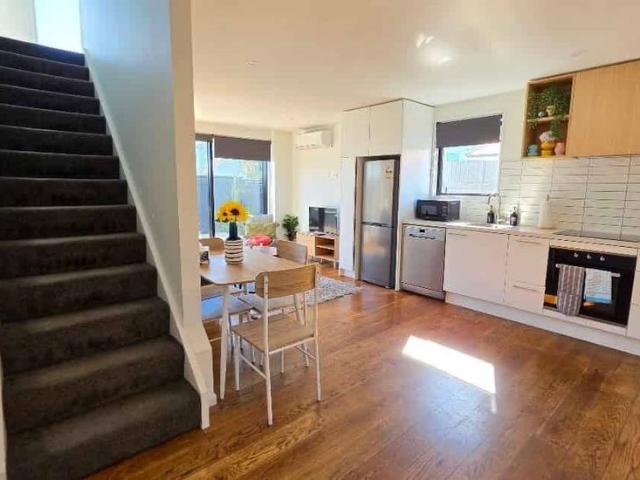 Townhouse for rent in Addington, Canterbury