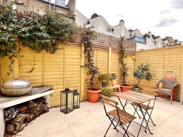 Apartment for rent in West Kensington, Greater London