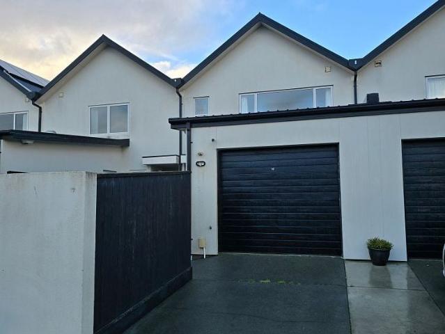 House for rent in Chaslands, Canterbury