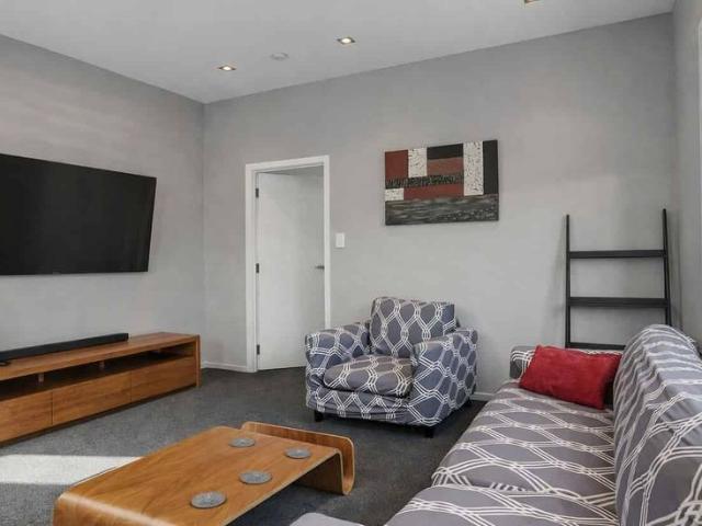 Townhouse for rent in Otakou