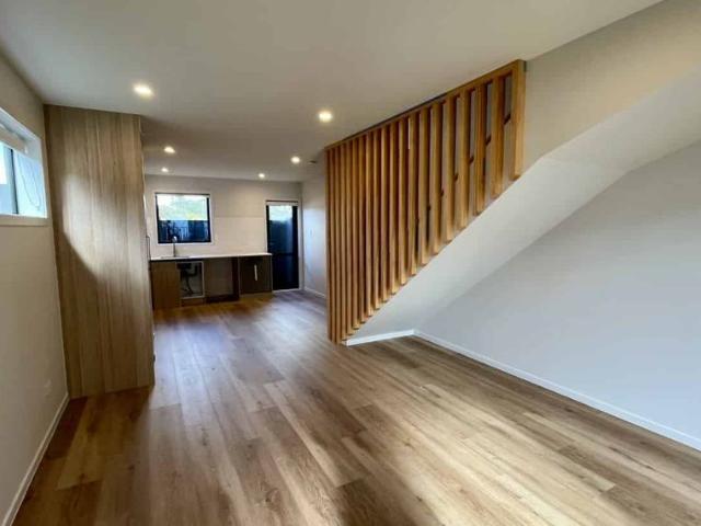 Townhouse for rent in Wairau Valley