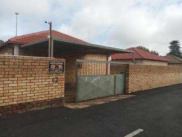 Townhouse for sale in Mohlakeng, Gauteng