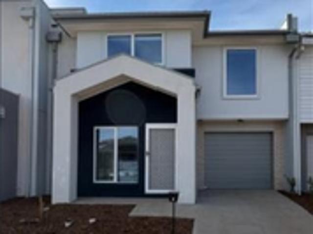 Townhouse for rent in The Hemingway, Melbourne