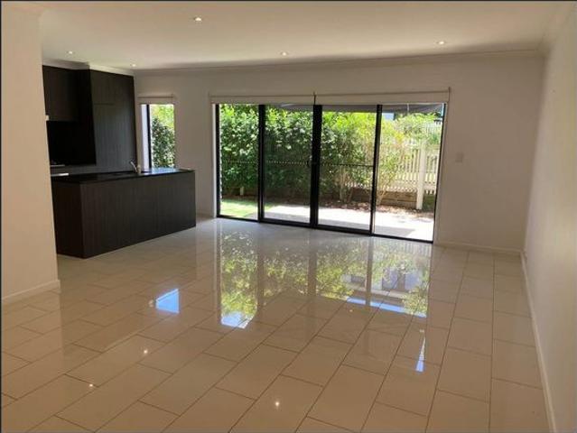 Townhouse for rent in Ancora Hope Island, Gold Coast City
