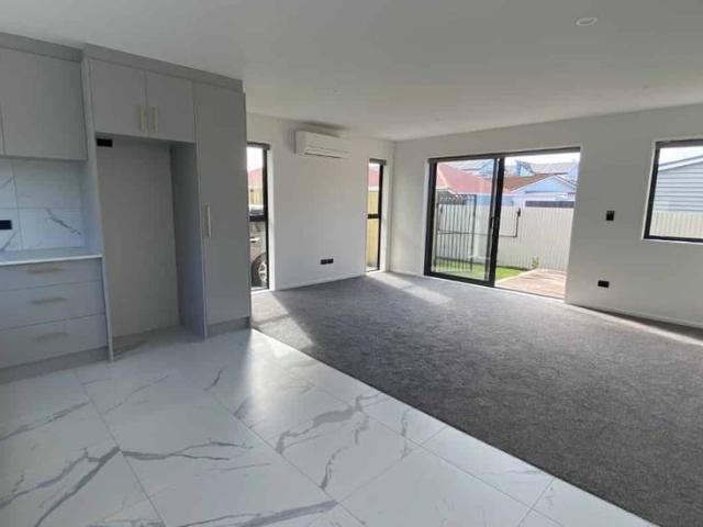 Townhouse for rent in Chaslands, Canterbury