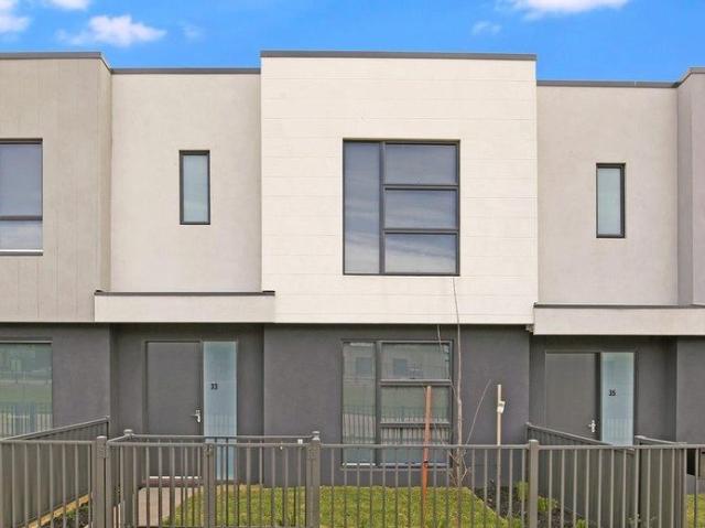 Townhouse for rent in Aston, Melbourne