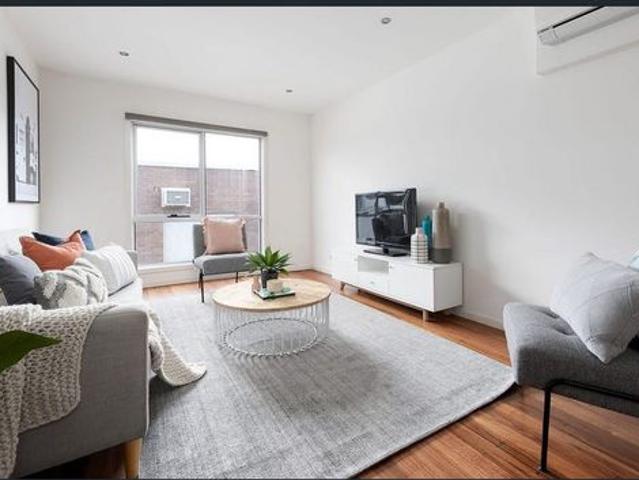 Townhouse for rent in City Of Melbourne, Camerons Creek