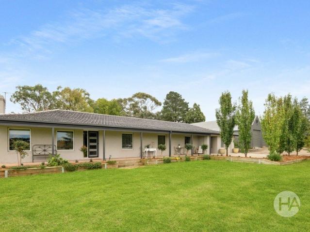 Cottage for sale in Camerons Creek, Victoria