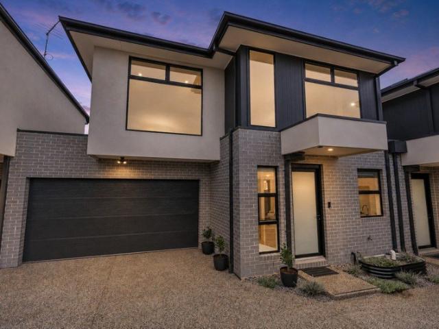 Townhouse for sale in Camerons Creek, Victoria