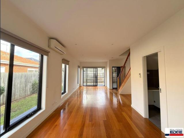 Townhouse for rent in Camerons Creek, Victoria