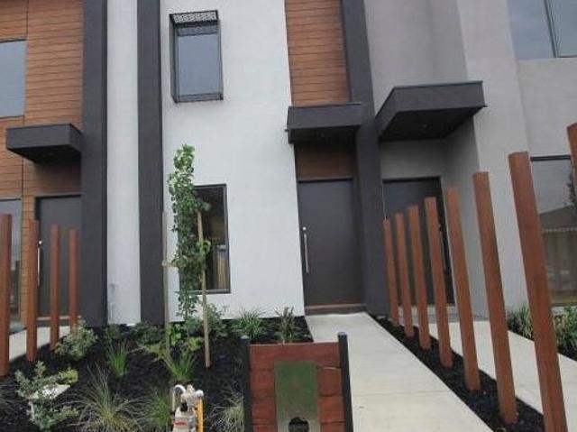 Townhouse for rent in Camerons Creek, Victoria
