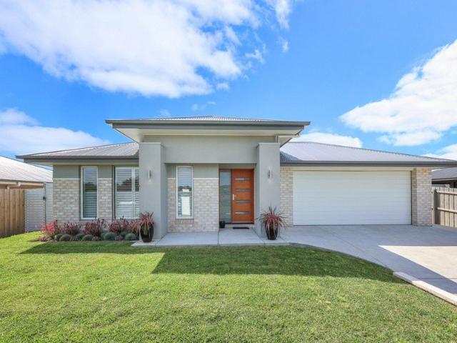 House for sale in Wollaston Way Estate, Warrnambool