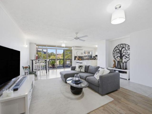 Apartment for rent in Biggera Waters, Gold Coast City