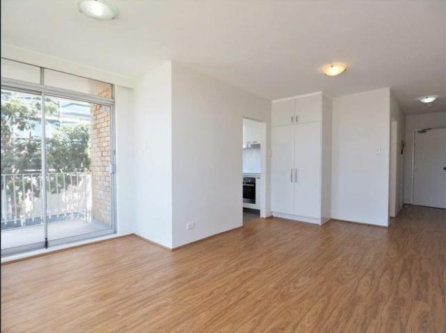 Apartment for rent in Lower North Shore, Sydney