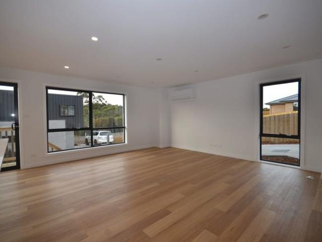 Townhouse for rent in Rokeby, Hobart