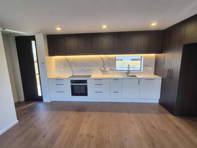 Townhouse for rent in Heathcote, Canterbury