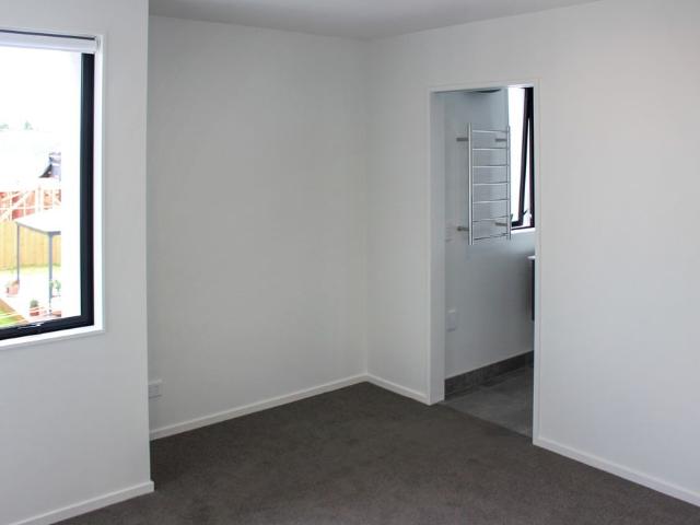 Townhouse for rent in Edgeware, Canterbury