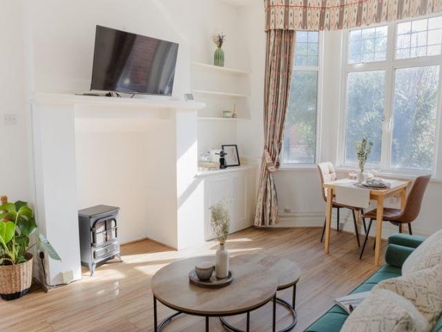 Apartment for rent in London Borough of Ealing, Park Royal