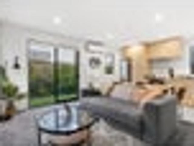 Townhouse for sale in Chaslands, Canterbury