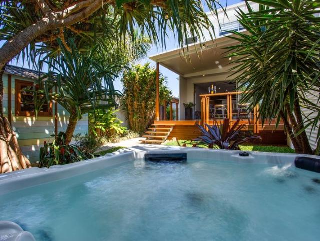 Duplex for rent in Miami, Gold Coast City