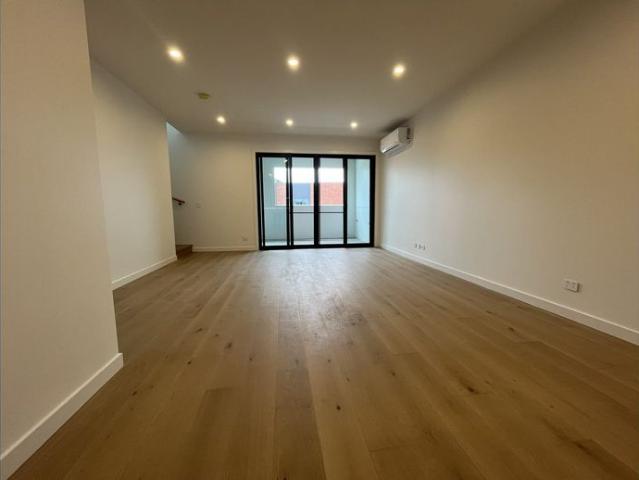 Townhouse for rent in Camerons Creek, Victoria