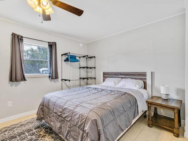 Room for rent in Florida