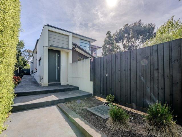 Townhouse for rent in Laburnum, Melbourne