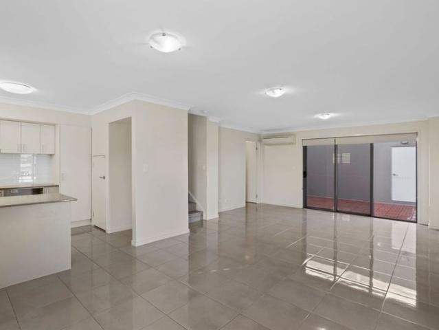 Townhouse for rent in Toombul, Queensland