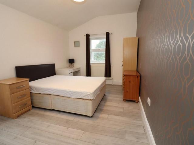 Room for rent in Charlton, Greater London