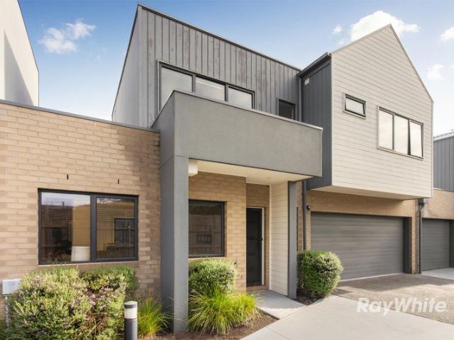 Townhouse for sale in Camerons Creek, Victoria