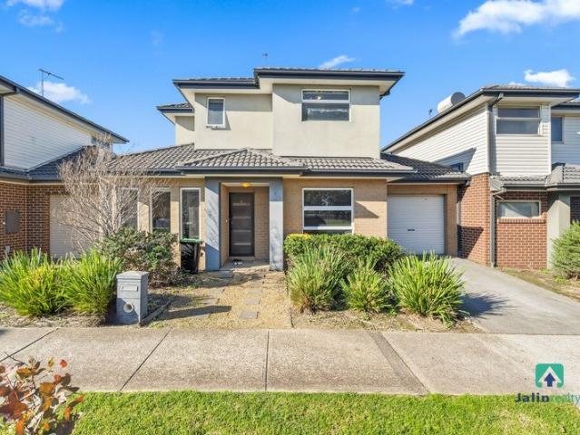 Townhouse for sale in Camerons Creek, Victoria